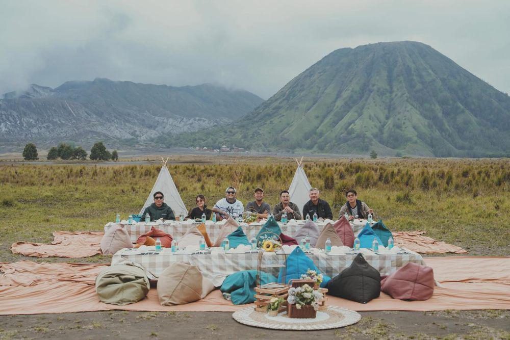 The Dudas-1 Piknik di Bromo (Instagram.com/raffinagita1717)