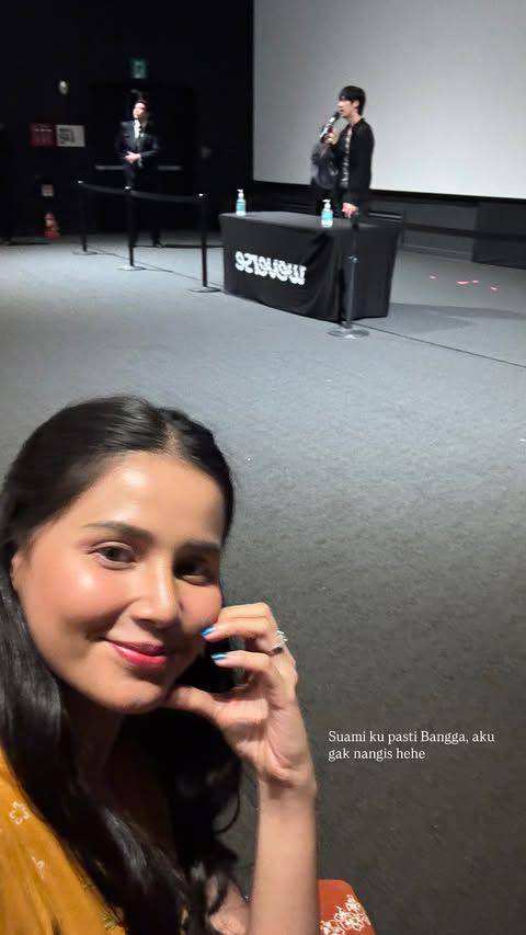 Yunita Siregar hi-touch sama Jin BTS (instagram.com/yunitasiregar)
