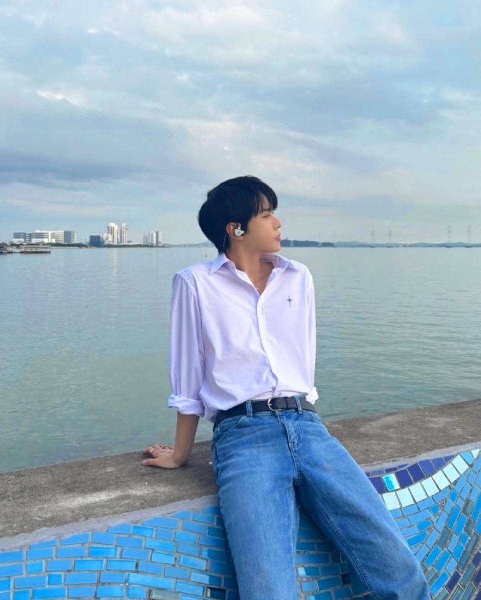 potret Doyoung NCT (instagram.com/nct)
