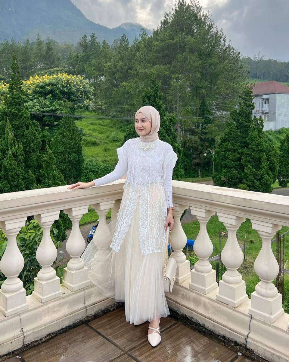 Inspirasi OOTD ala Nabilabya (instagram.com/nabilabyaaa)