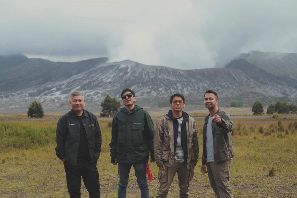 The Dudas-1 Piknik di Bromo (Instagram.com/raffinagita1717)