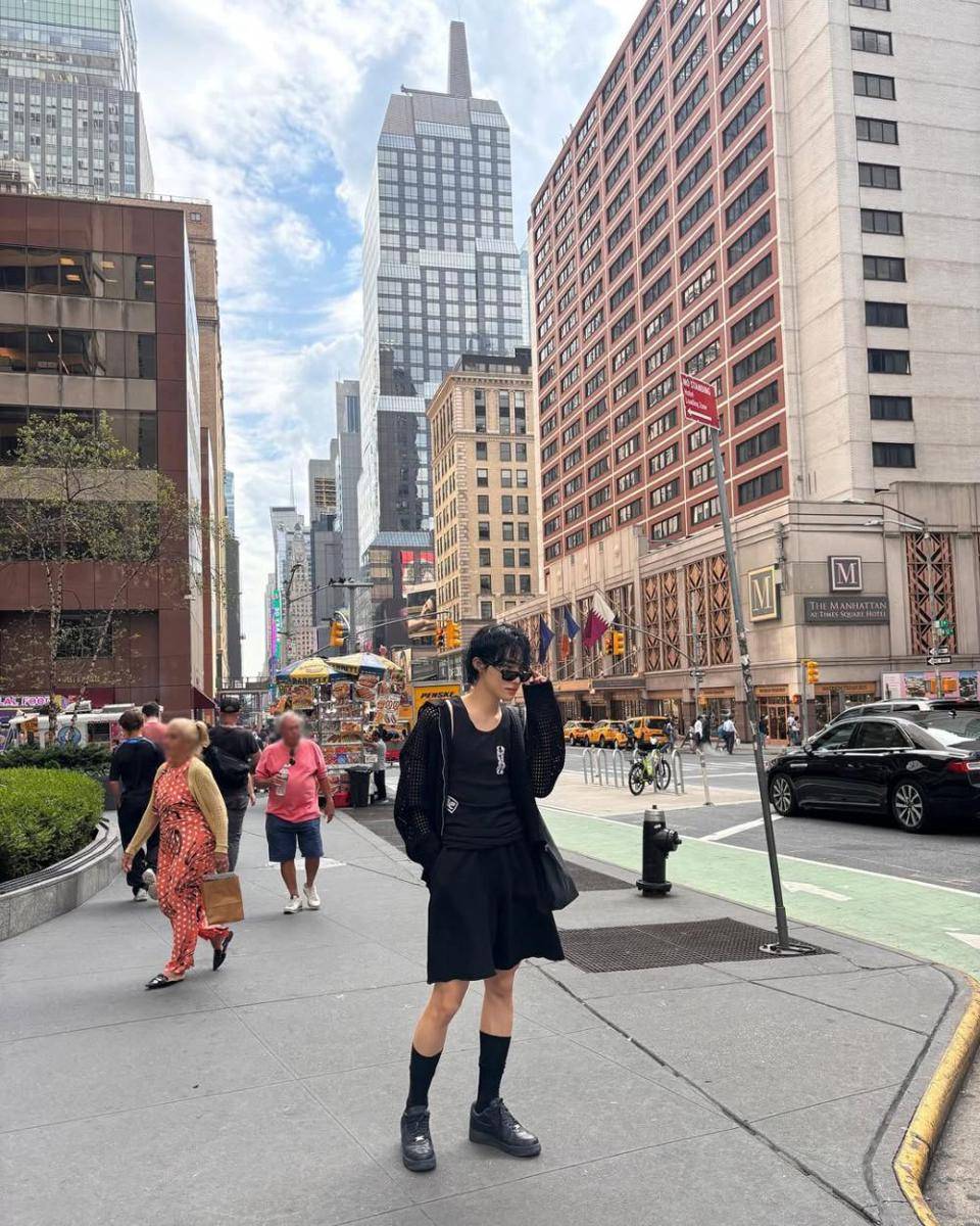 gaya street fashion ala New THE BOYZ (instagram.com/idisnew)