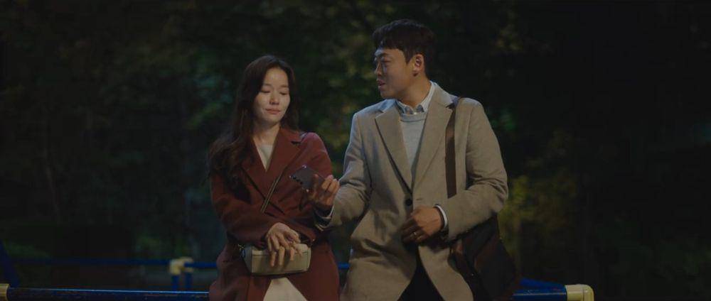 Jung Woon Sun dan Jung Soon Won di drama Resident Playbook (Dok. Netflix/Resident Playbook)