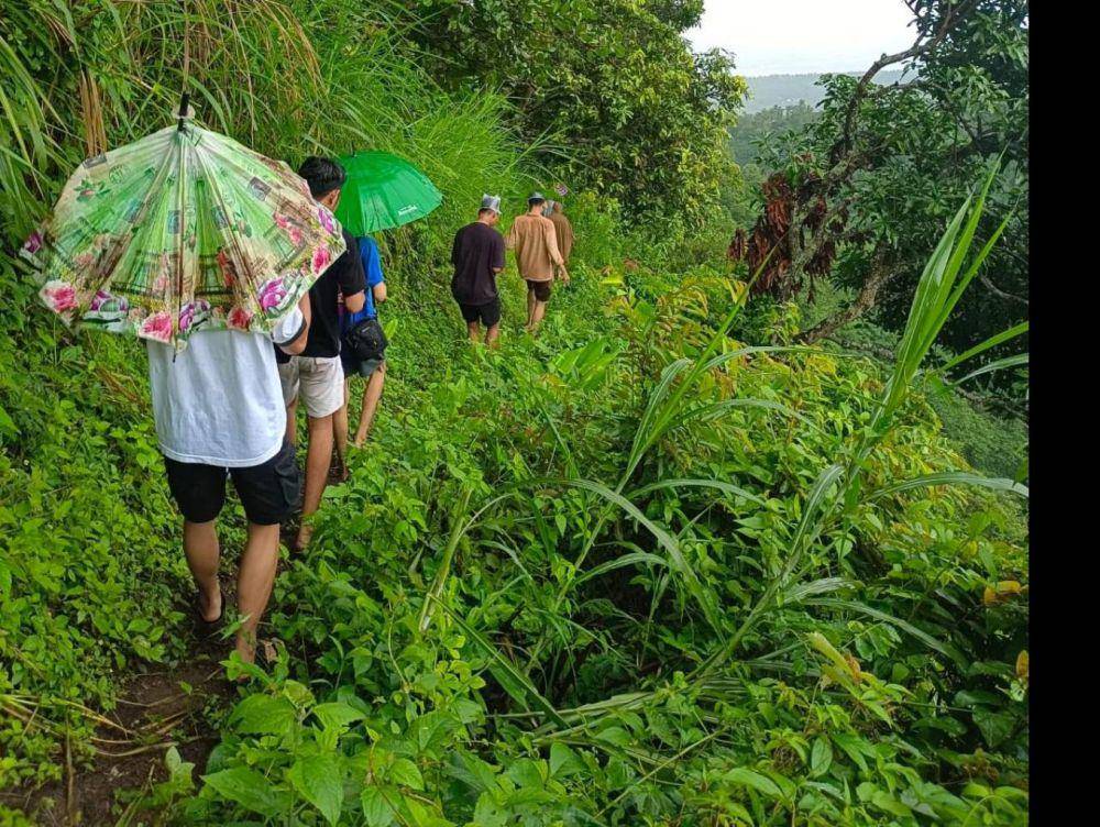 Aktivitas trekking di Desa Wisata Les. (Jadesta.kemenparekraf.go.id)