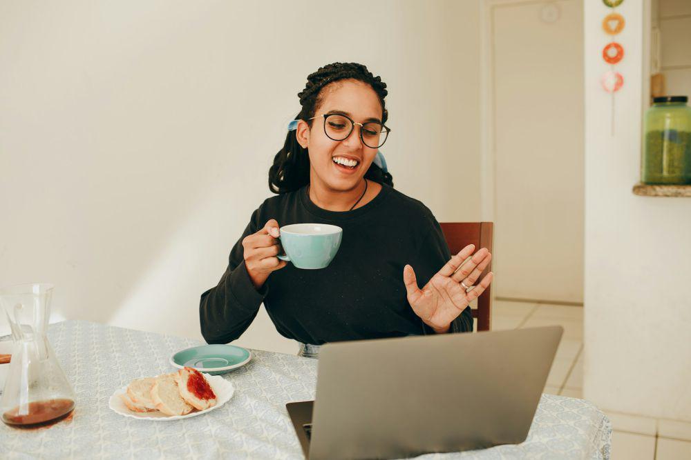 Ilustrasi Online Meeting (unsplash.com/Helena Lopes)