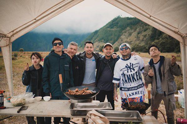 7 Potret The Dudas-1 Piknik di Bromo, Hidangannya Dimasakin Chef!