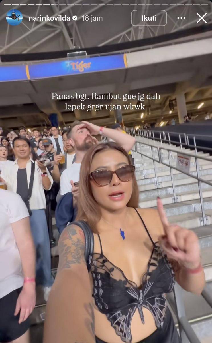 potret Awkarin nonton konser Lady Gaga di Singapura (Instagram.com/narinkovilda)