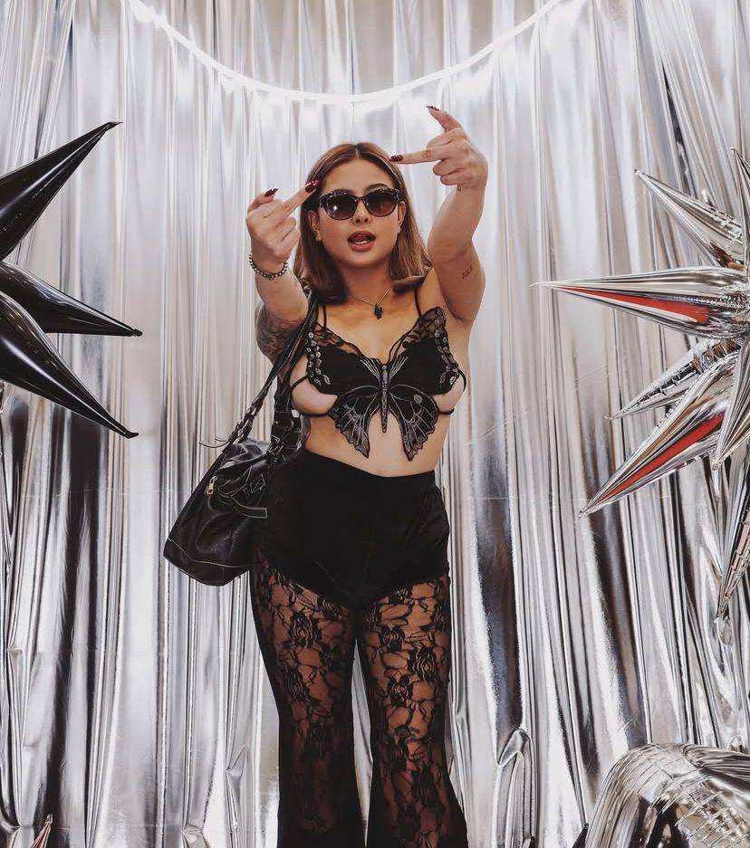 potret Awkarin nonton konser Lady Gaga di Singapura (Instagram.com/narinkovilda)