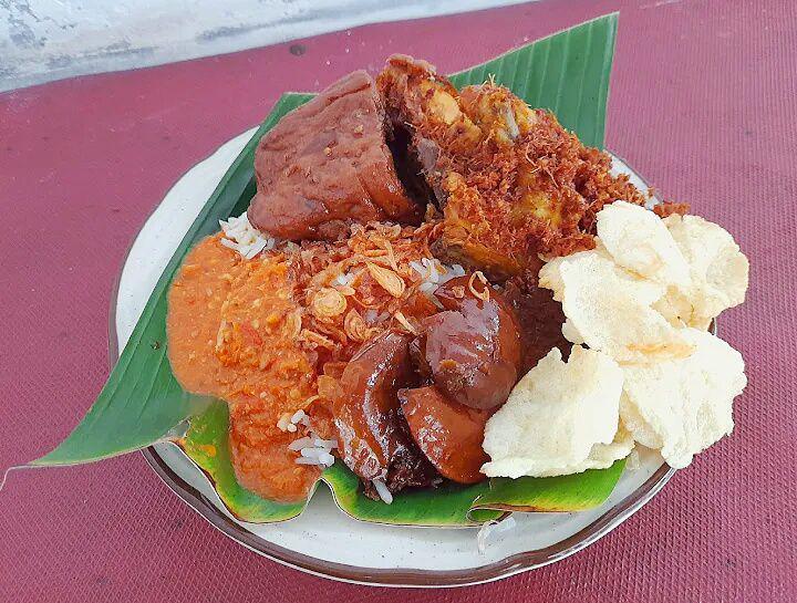 5 Nasi Uduk Hidden Gems di Jakarta, Aroma Gurihnya Candu Banget!