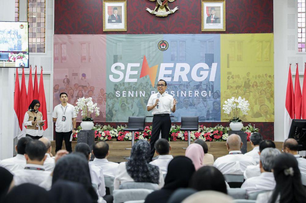 Pratikno: Yang Disampaikan Fadli Zon Masalah Massal Atau Tidak