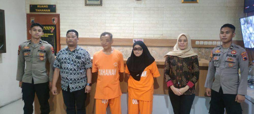 Mbah Mun Ketua PP Blora dan teman wanitanya diringkus Jatanras Ditreskrimum Polda Jateng. (IDN Times/Dok Humas Polda Jateng)