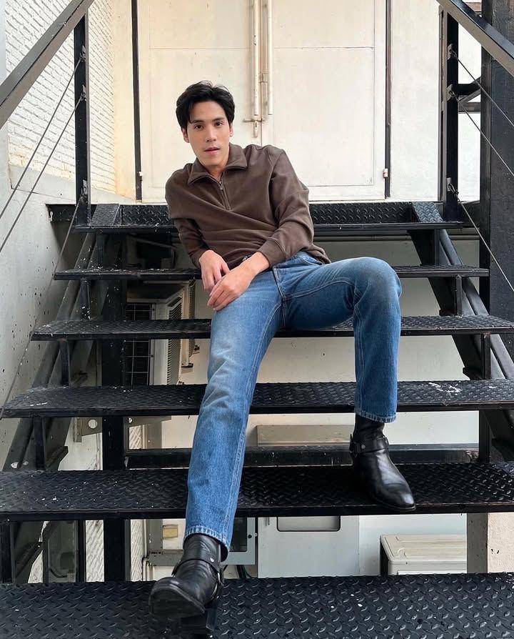 styling sweater halfzip ala Jes Jespipat (instagram.com/jesjpp)