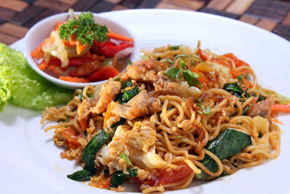 Ilustrasi Mie Goreng (https://www.vecteezy.com/members/103698438514450631865)