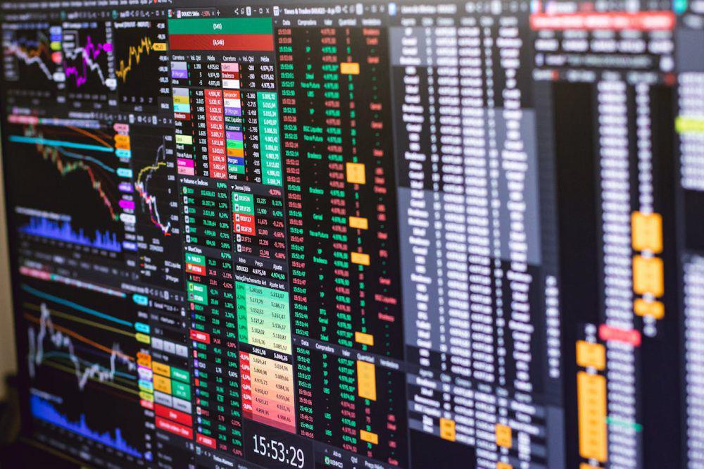 10 Saham Paling Cuan dan Boncos: PNSE-IKAN Terbang