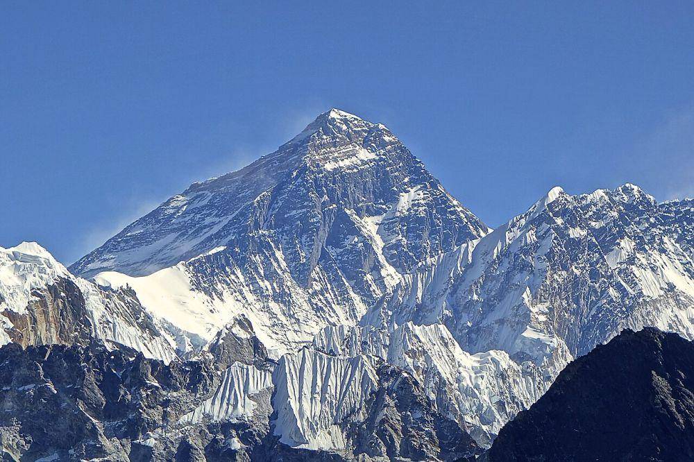 gambar gunung Everest (commons.wikimedia.org/Rdevany~commonswiki)
