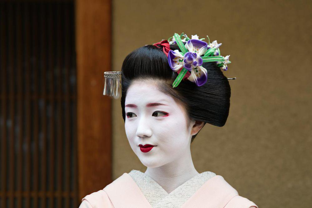 Kenapa Geisha Merias Wajahnya dengan Warna Putih? Ini Maknanya