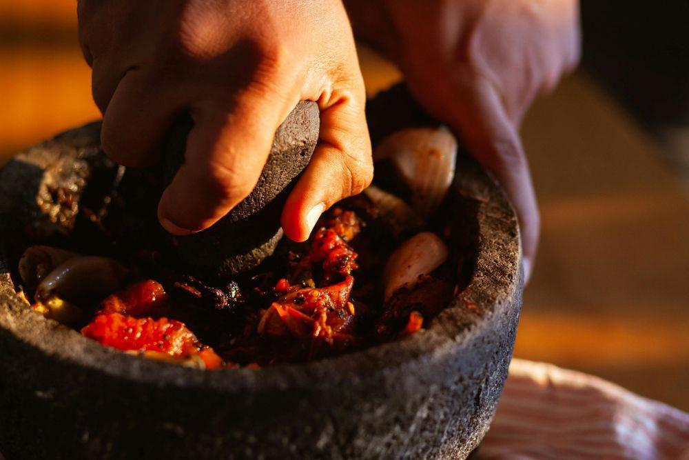 Resep Bumbu Rujak Uleg Khas Surabaya yang Medok Banget!