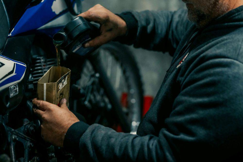 Kenapa Oli Motor Menetes? Ini Penyebab dan Pencegahannya