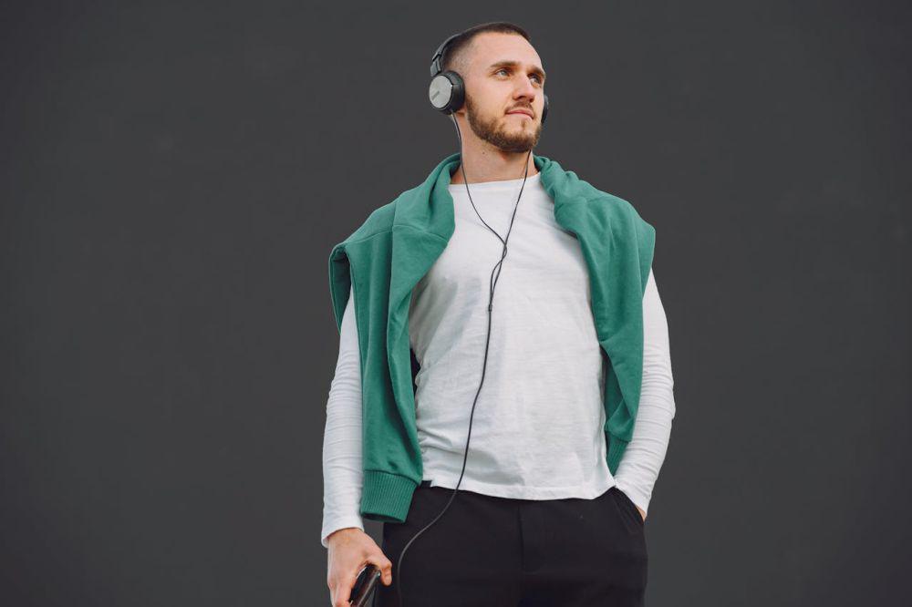 7 Tips Tampil Modis dengan Baju Putih, Gak Lagi Dibilang Anak Magang