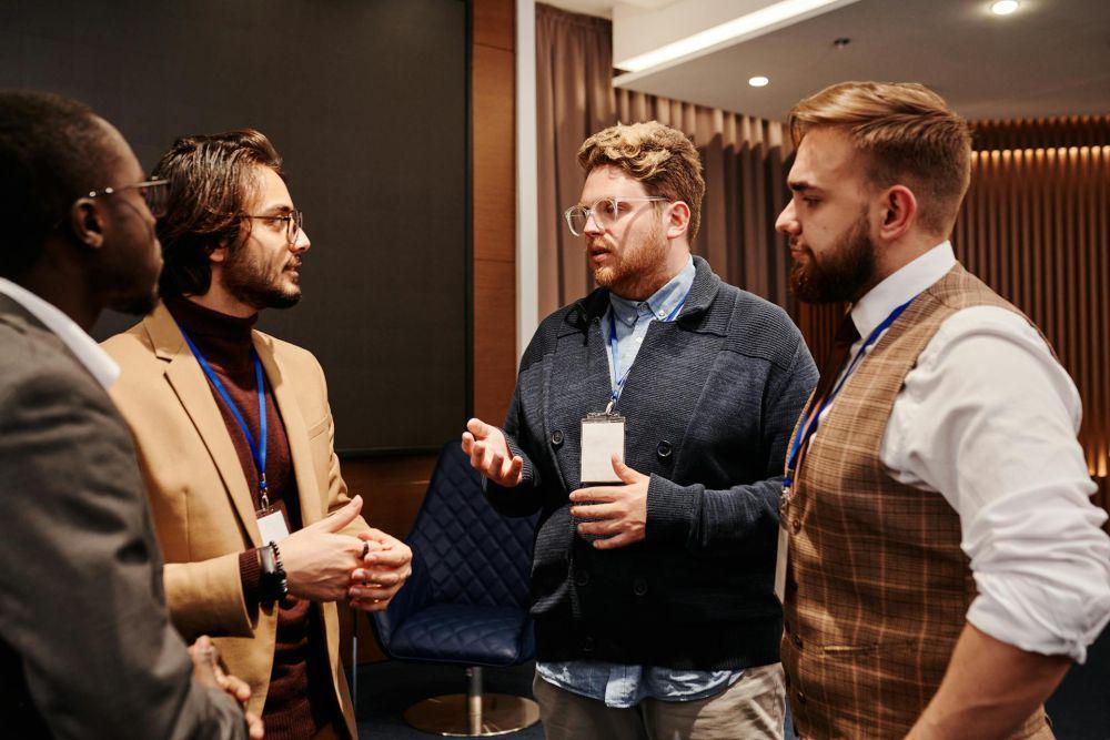 ilustrasi acara networking (pexels.com/Henri Mathieu-Saint-Laurent)