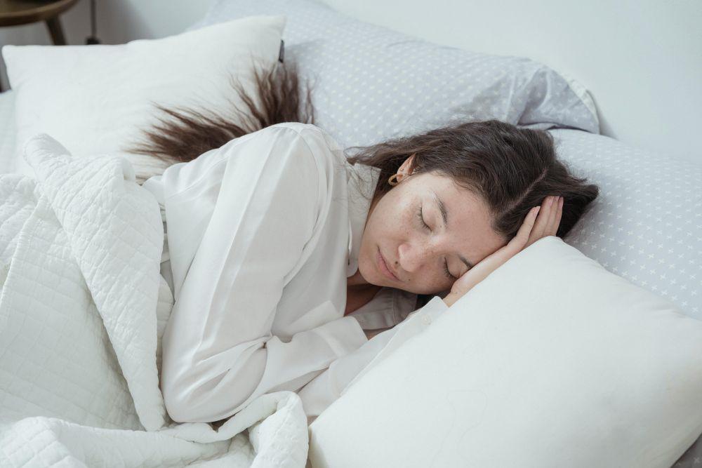 Ilustrasi tidur malam (pexels.com/Miriam Alonso)