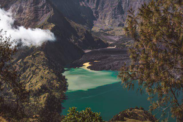 Ilustrasi Gunung Rinjani (pexels.com/ROMAN ODINTSOV)