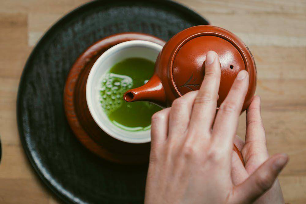 ilustrasi menyeduh ceremonial matcha (pexels.com/Silvio Pelegrin)
