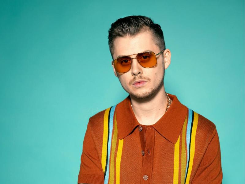 4 Pilihan Kemeja Polo untuk Tampil Smart Casual dan Rapi, Trendi Bro!