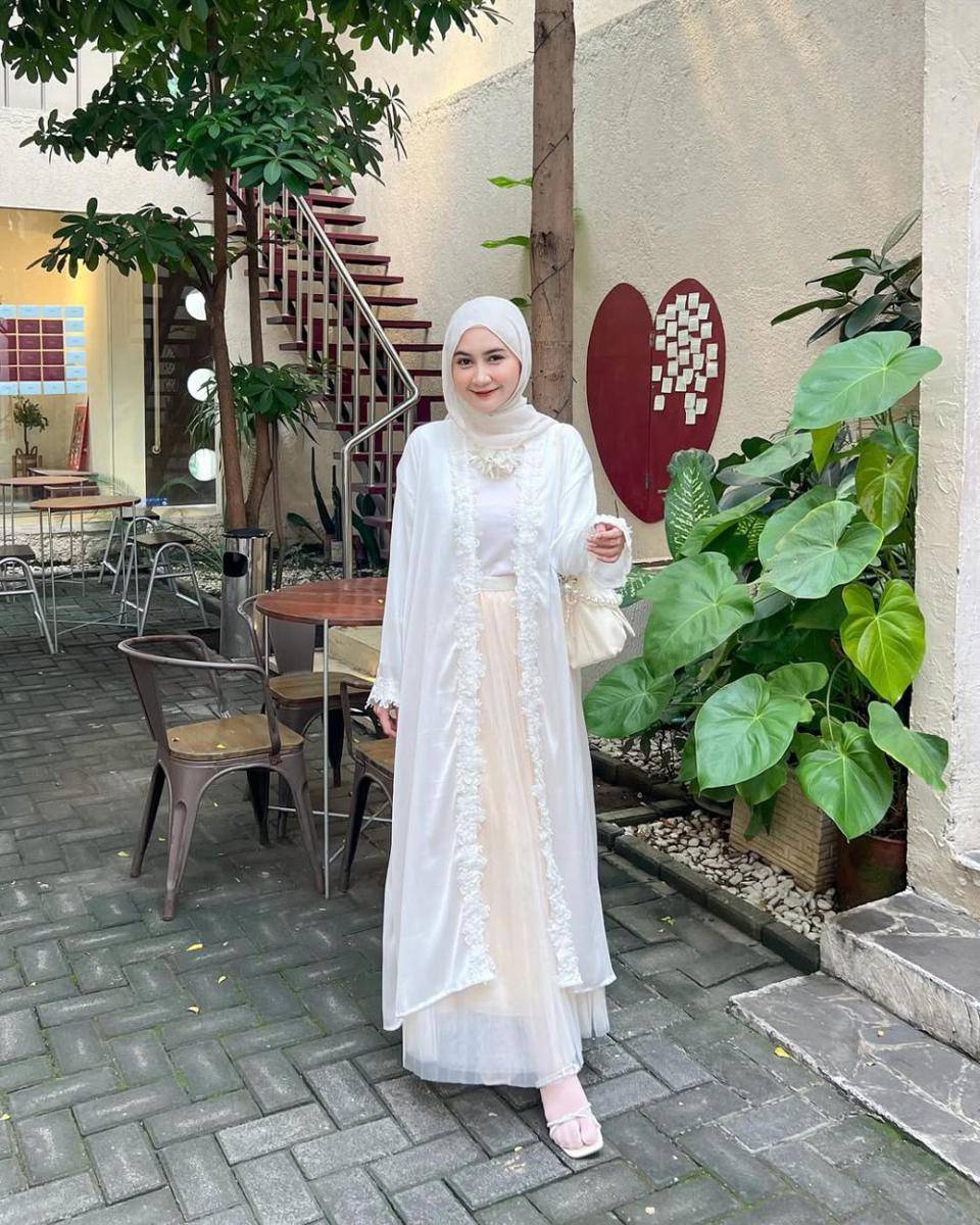 Inspirasi OOTD ala Nabilabya (instagram.com/nabilabyaaa)