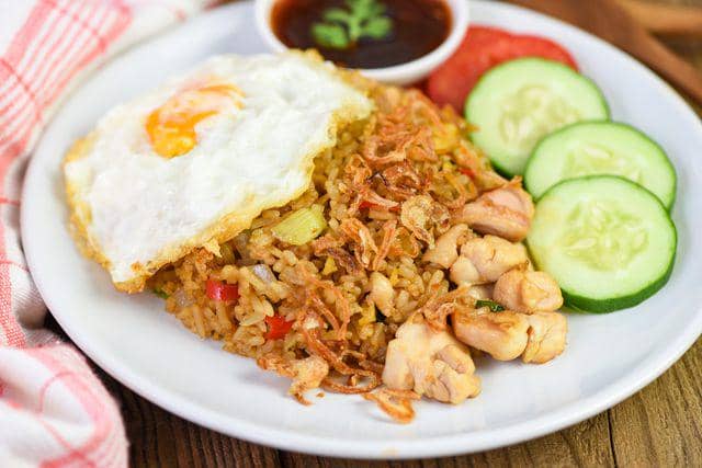 ilustrasi nasi goreng ayam