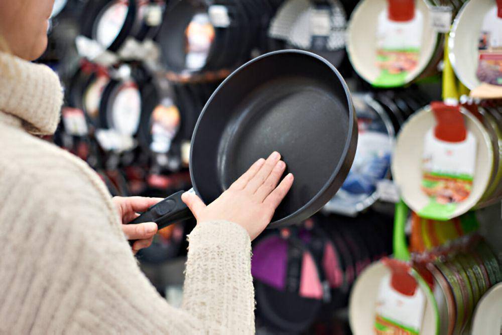 Ilustrasi peralatan masak (istock.com/sergeyryzhov)