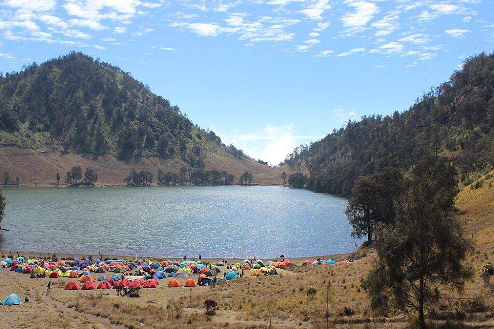 Gunung Semeru (commons.wikimedia.org/Dewicilay)