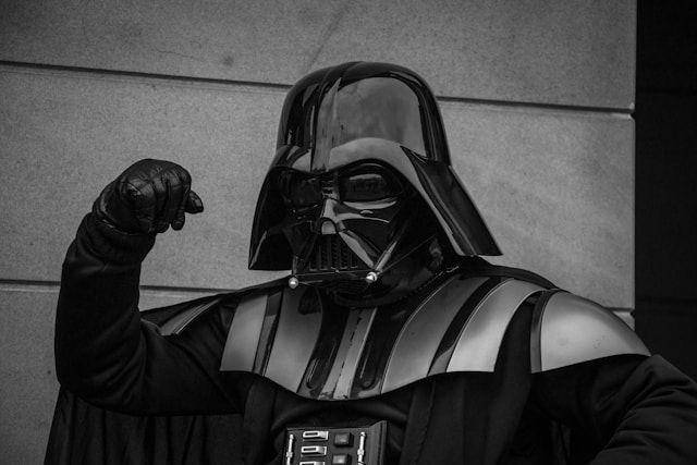 gambar Darth Vader (unsplash.com/@tommyvankessel)