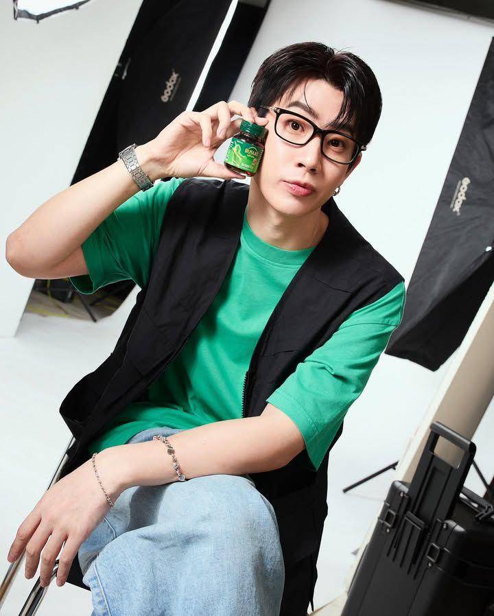 styling rompi vest ala Off Jumpol (instagram.com/tumcial)