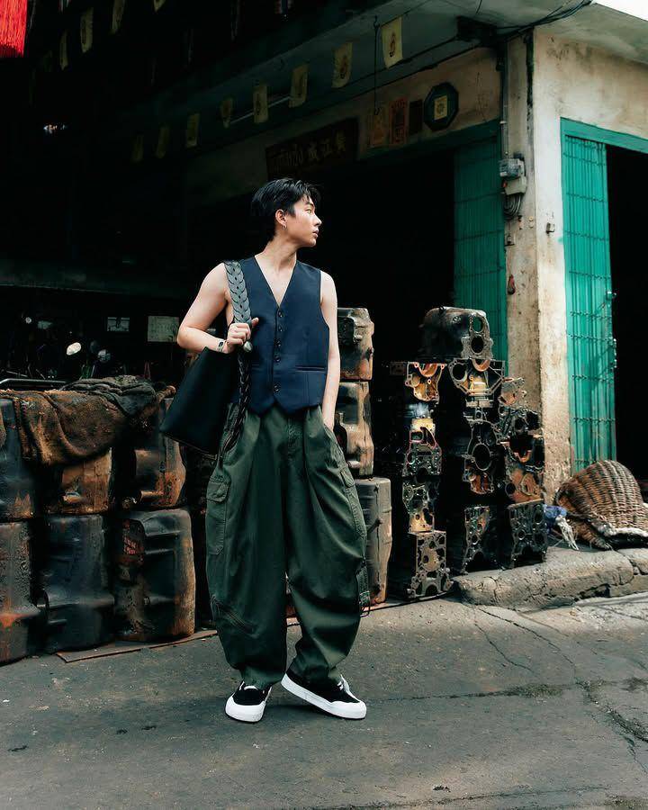 styling rompi vest ala Off Jumpol (instagram.com/tumcial)