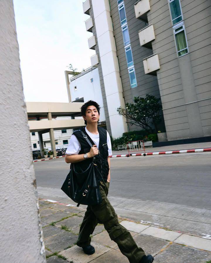 styling rompi vest ala Off Jumpol (instagram.com/tumcial)