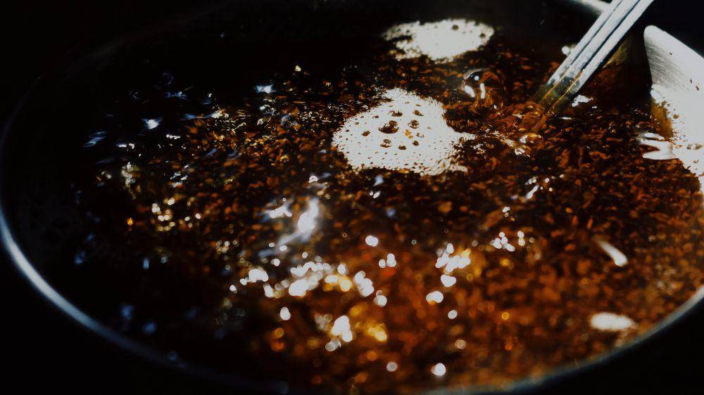ilustrasi memasak sirup gula (vecteezy.com/Farah J)
