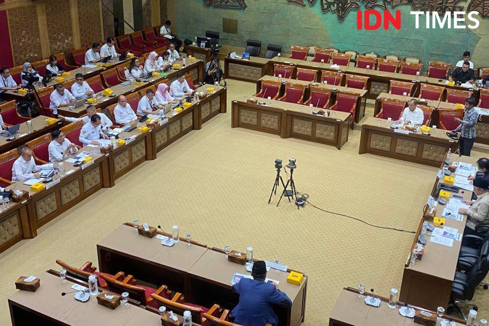 Dirjen Perlindungan dan Jaminan Sosial Kemensos Agus Zainal Arifin saat rapat panja pendidikan daerah bersama Komisi X DPR RI. (IDN Times/Amir Faisol)