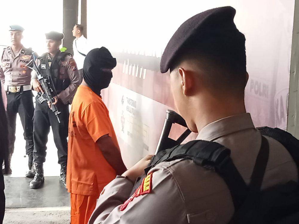 Pelaku curanmor di Tulungagung saat dikeler polisi. IDN Times/ istimewa