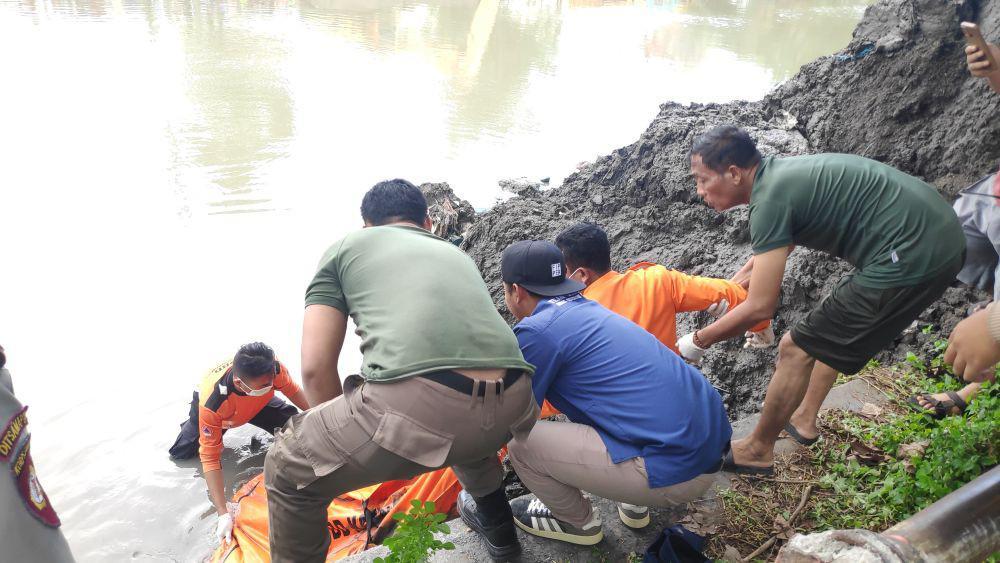 Hilang Sejak Minggu Siang, Anak SD Ditemukan Meninggal di Kalimas