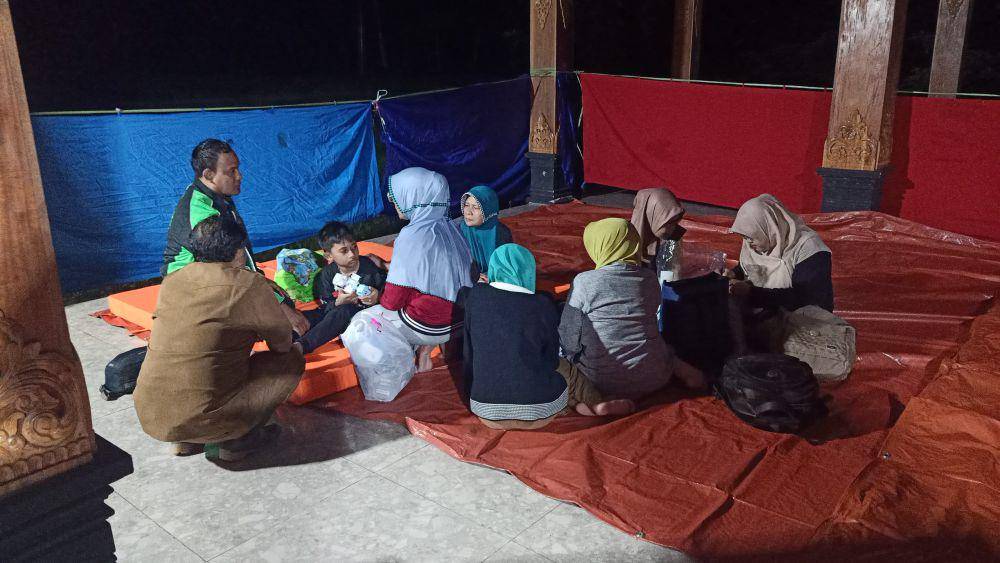 Warga yang berada di lokasi pengungsian. IDN Times/ istimewa