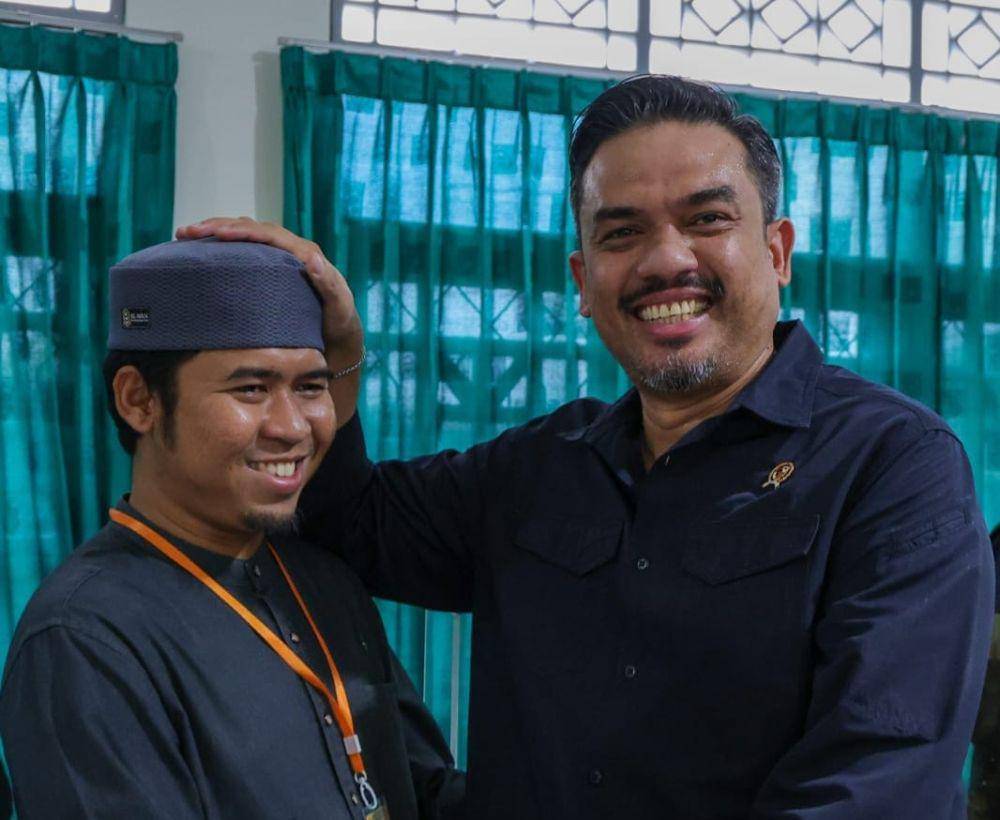 Terdakwa Firly Norachim (kiri) dan Menteri UMKM Maman Abdurrahman usai persidangan pada Rabu (14/5/2025). (istimewa/IDN Times)