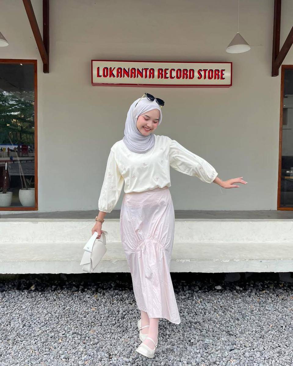 feminine romantic style ala Siska Amera (instagram.com/siskaamera)
