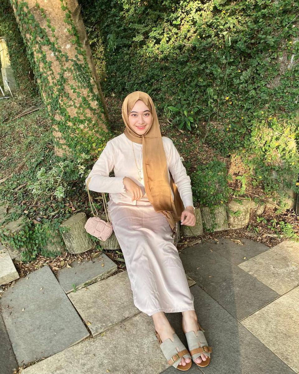Khaliza Nazhara (instagram.com/khalizanazh)