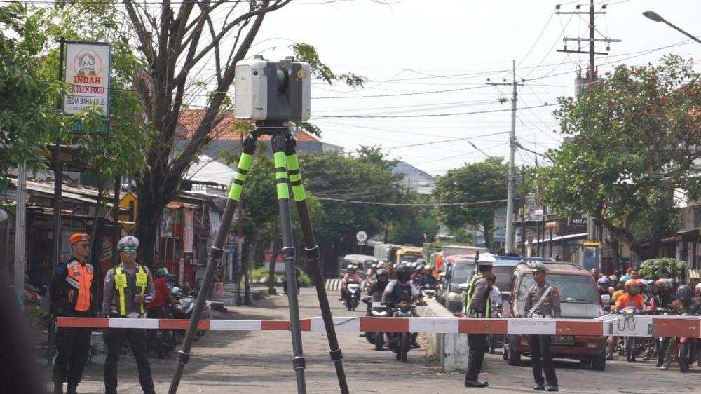 Subdit Gakkum Ditlantas Polda Jawa Timur bersama Satlantas Polres Magetan lakukan olah TKP dengan TAA. IDN Times/ Riyanto.