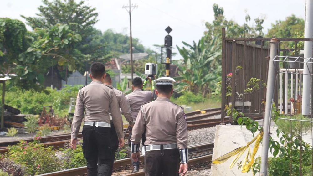 Subdit Gakkum Ditlantas Polda Jawa Timur bersama Satlantas Polres Magetan lakukan olah TKP dengan TAA. IDN Times/ Riyanto.