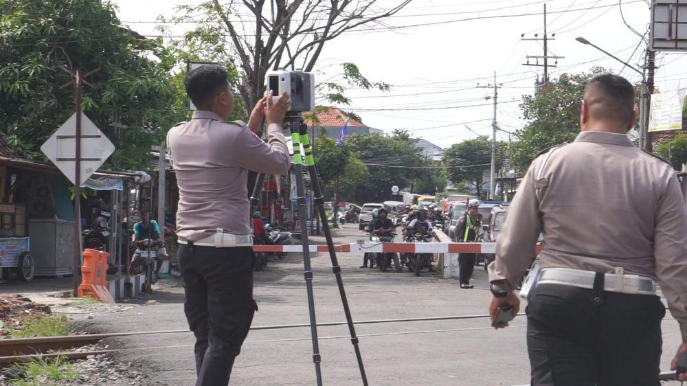 Polisi Pakai TAA Ungkap Laka Maut KA Malioboro Ekspres di Magetan