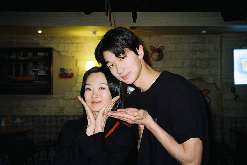 momen perpisahan Kim E Jun dengan cast Resident Playbook (instagram.com/twozun)