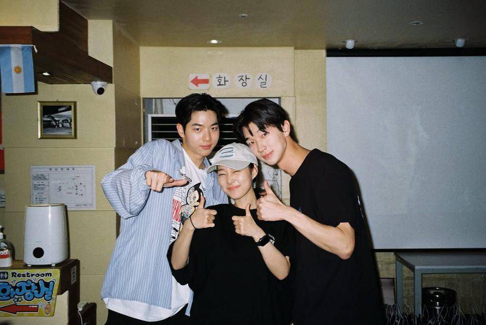 momen perpisahan Kim E Jun dengan cast Resident Playbook (instagram.com/twozun)