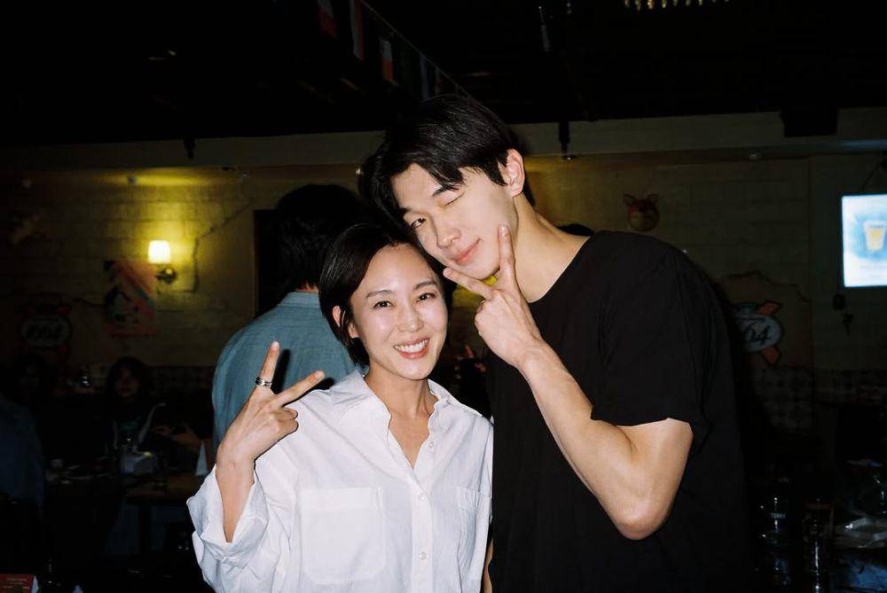 momen perpisahan Kim E Jun dengan cast Resident Playbook (instagram.com/twozun)